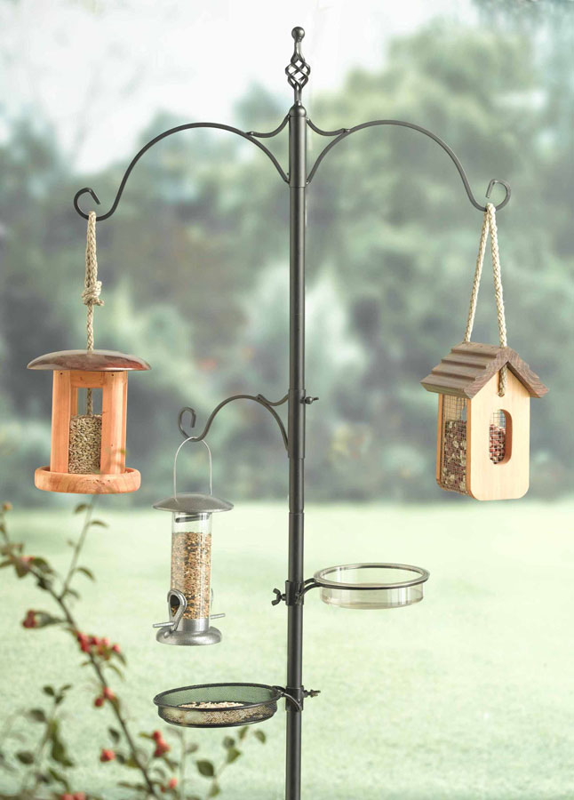 Classic Bird Feeding Station