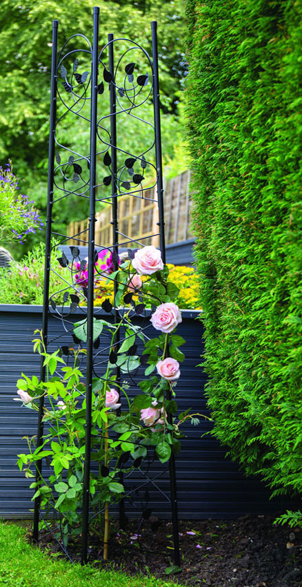 Black Metal Garden Obelisk