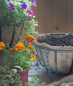 Coconut coir planter liners