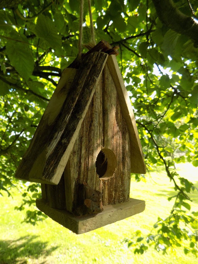 UK Garden Supplies Natural Log Hut Bird Box