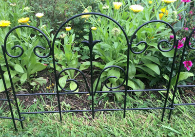 Metal Lawn Edging - Finial Design