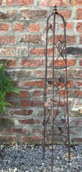 Garden Obelisk 1.2m Nature Bird and Leaf Rust Effect