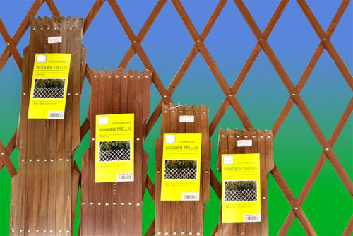 1.8m x 0.45m Expanding Wooden Trellis